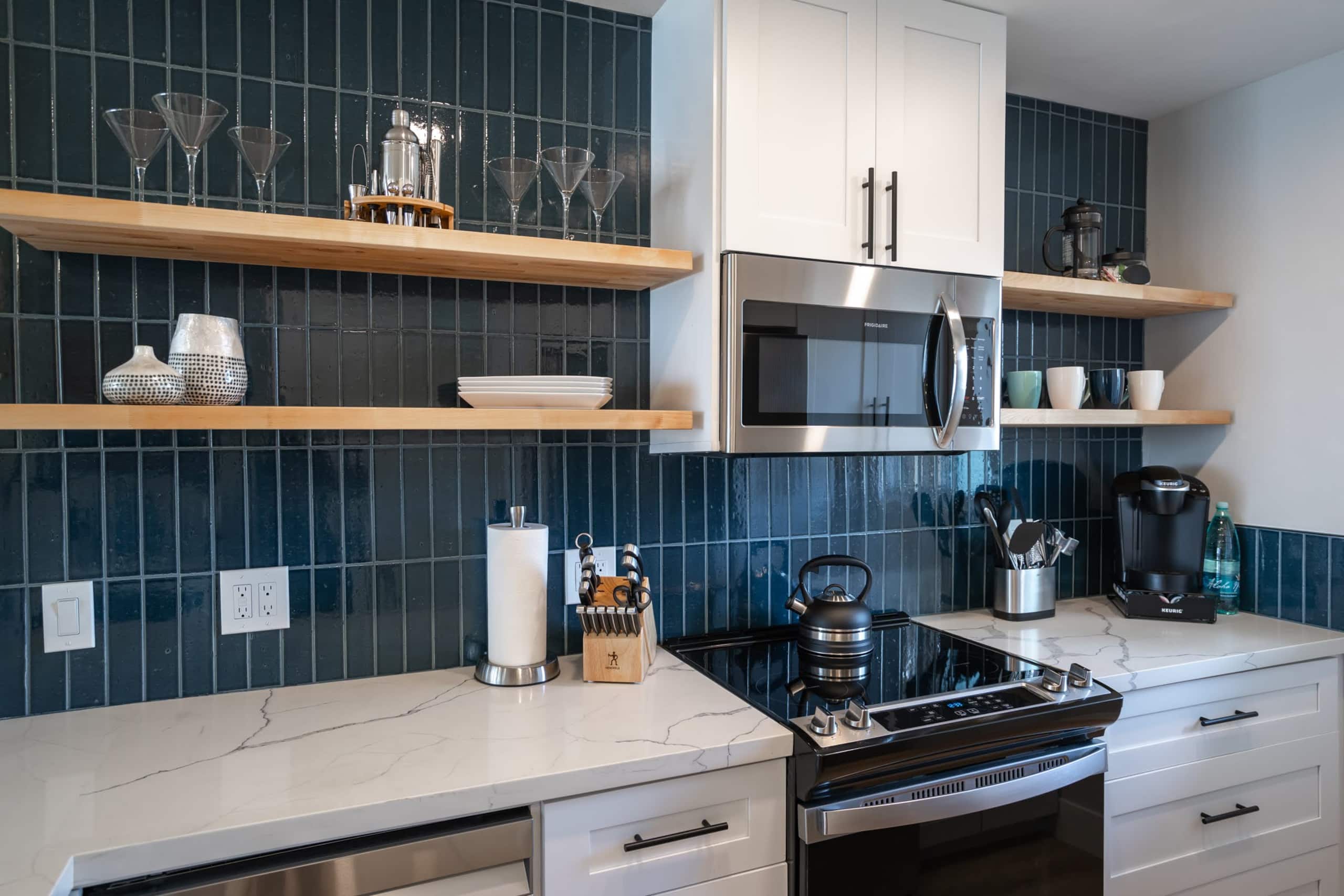 Upscale Oceanfront Penthouse Vistas - Image 16
