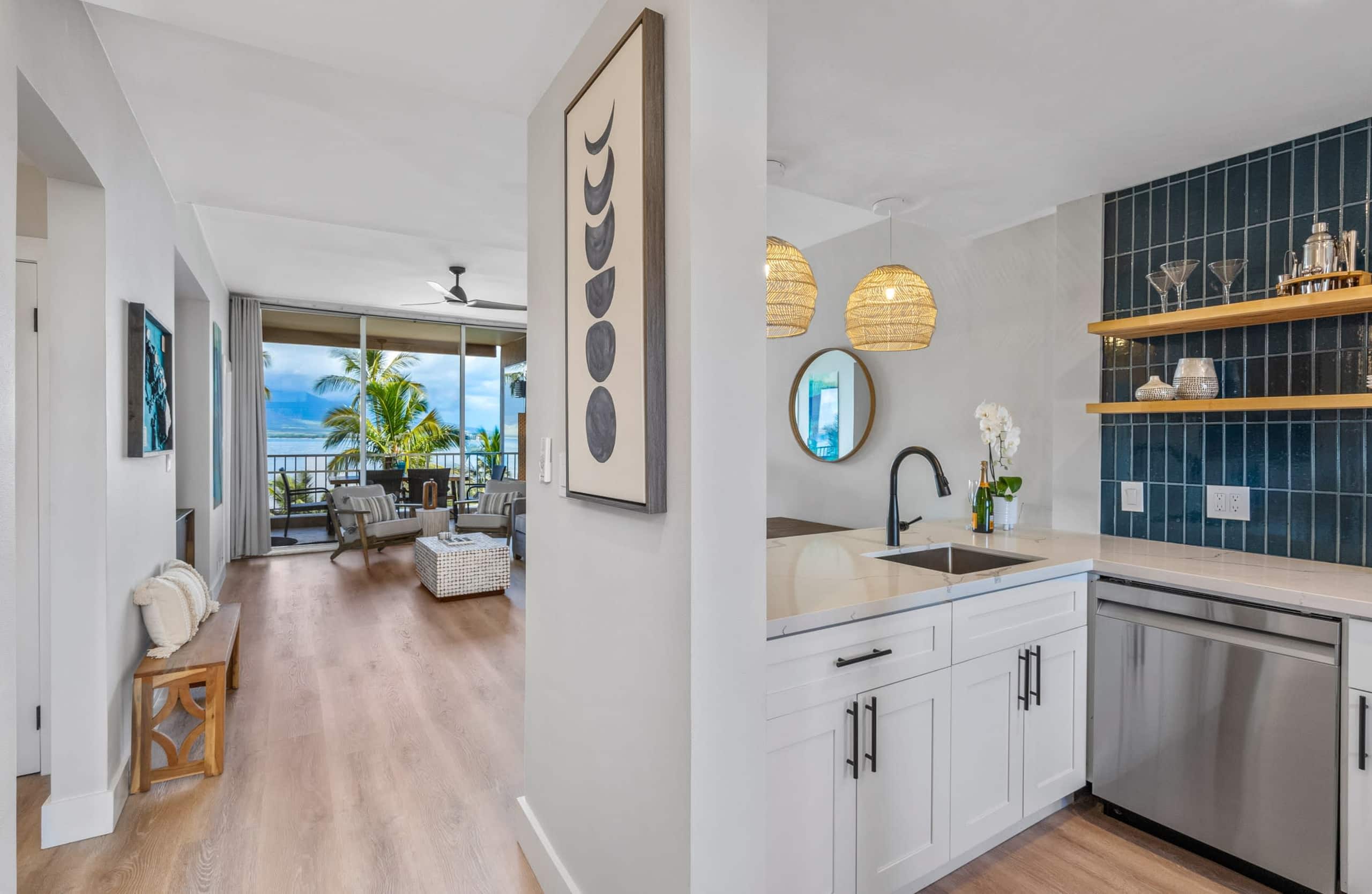 Upscale Oceanfront Penthouse Vistas - Image 10