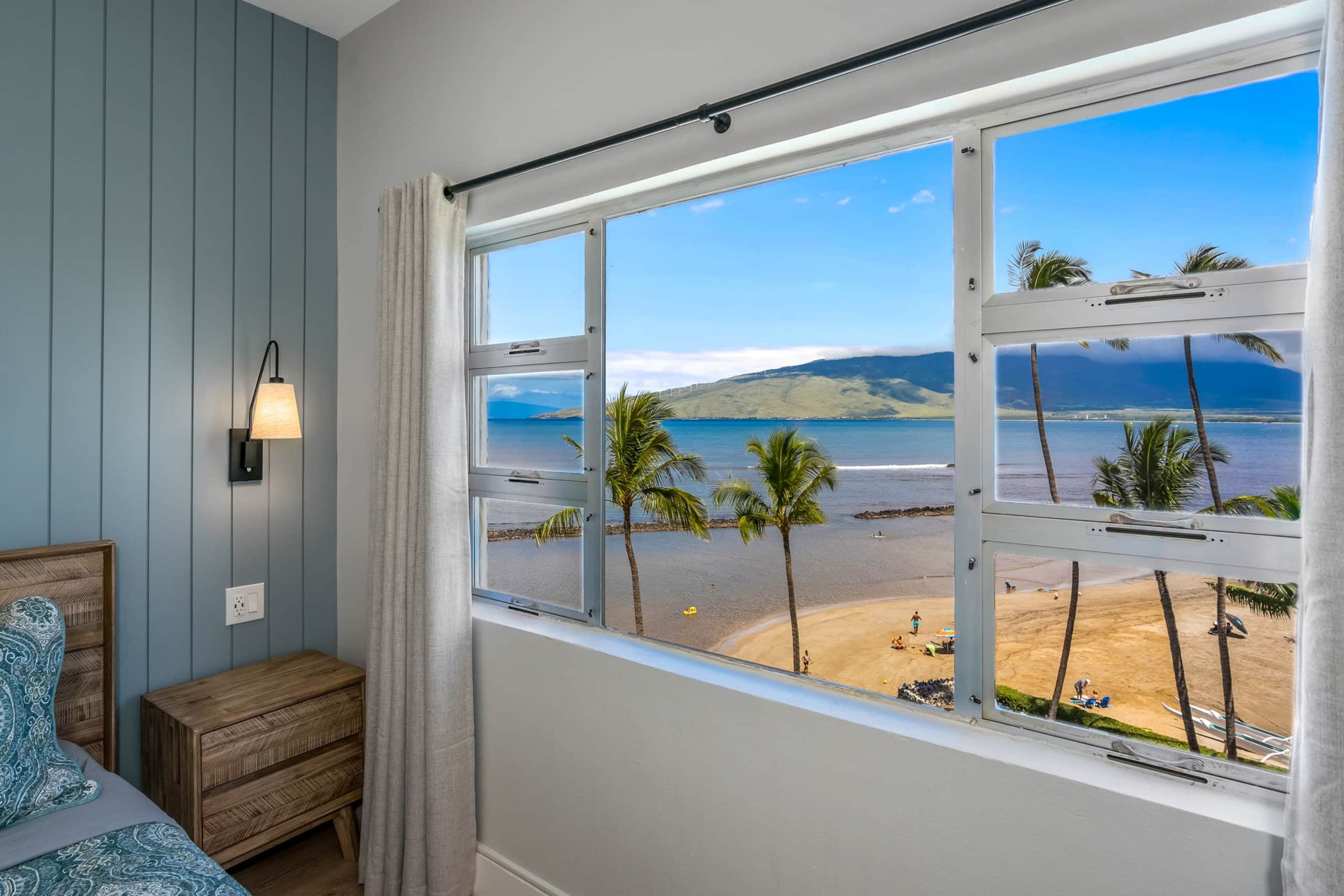Upscale Oceanfront Penthouse Vistas - Image 23