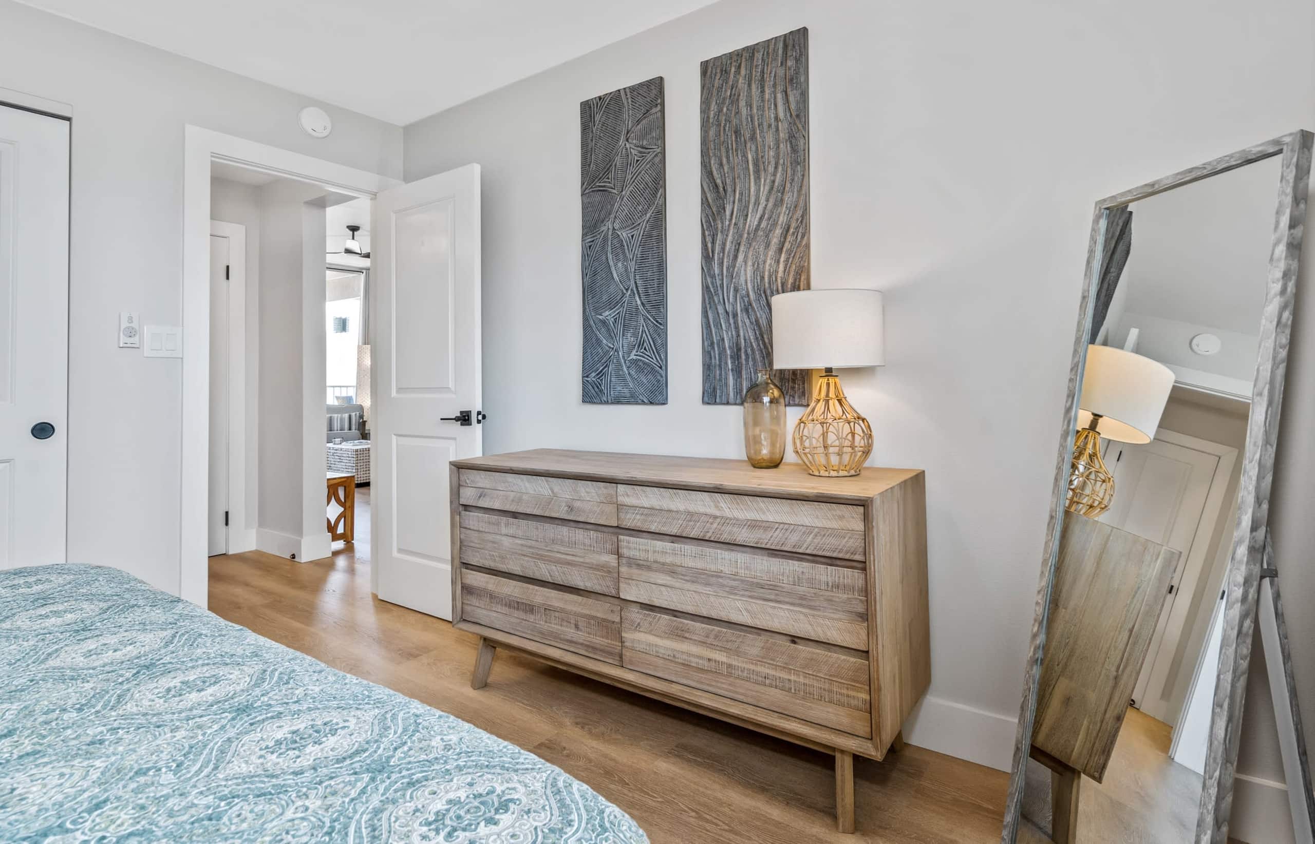 Upscale Oceanfront Penthouse Vistas - Image 33