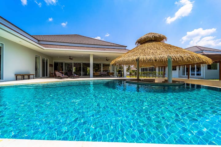 Luxury 7 Bedroom Pool Villa! (WL67) - Villas for Rent in Tambon Hua Hin,  Chang Wat Prachuap Khiri Khan, Thailand - Airbnb