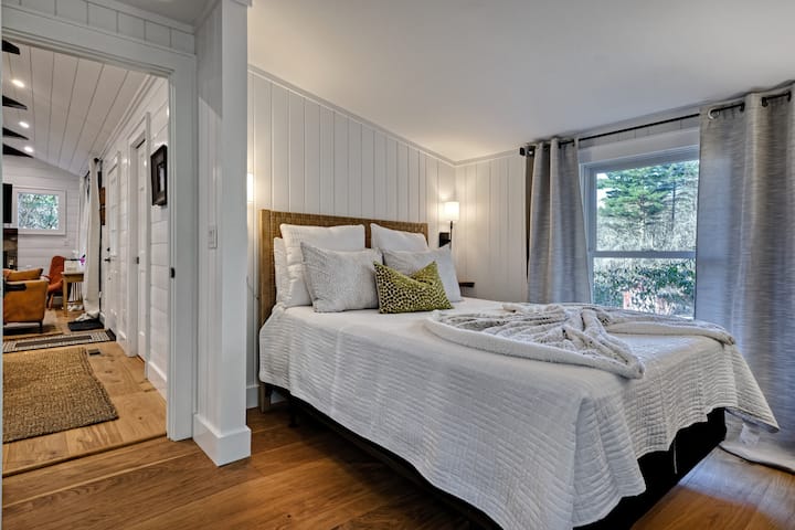 Master-Queen-Schlafzimmer mit