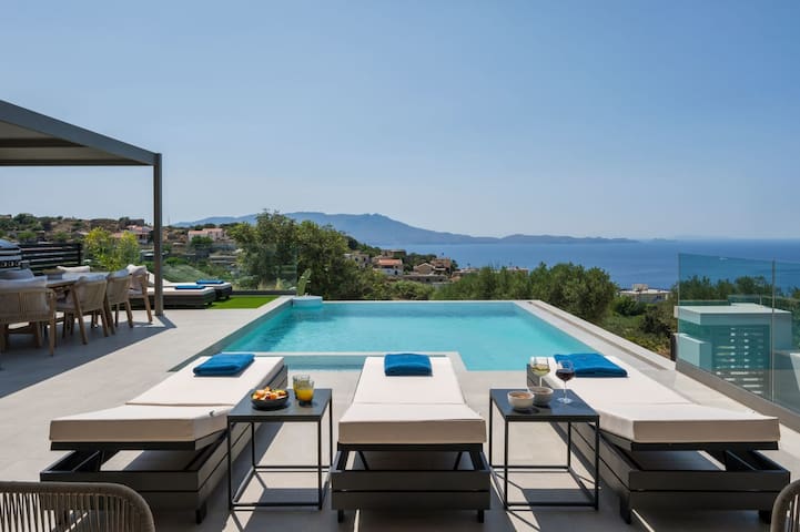 Villa Ekphrasis with sea view