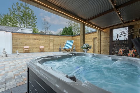 Patriot Bar + HotTub-Sleeps30