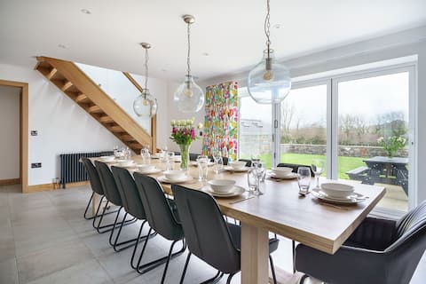 Luxury Cottage with shared indoor swimming pool