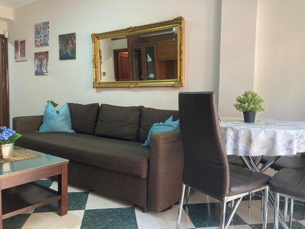 Top performing Airbnb: Calu Homes near train station in Plaza De Toros Vieja
