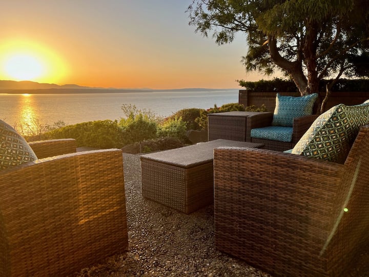 Luxury Water View 6br Retreat With Gym - Seattle, WA