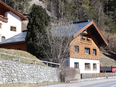 Group house only 5 km from the St.Anton ski area