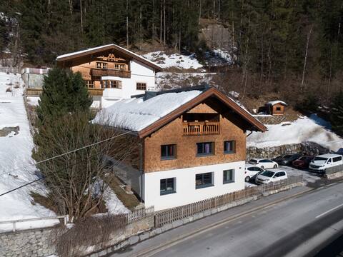 Group house only 5 km from the St.Anton ski area