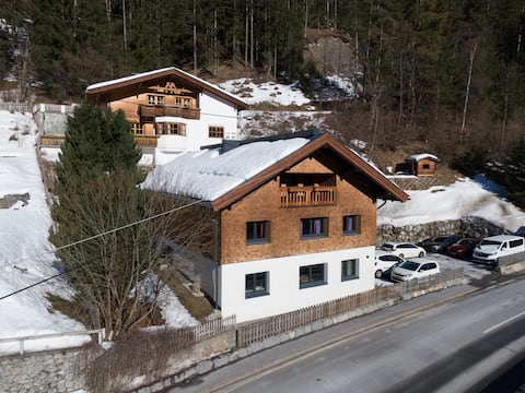 Group house only 5 km from the St.Anton ski area
