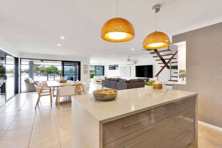 YALL24-Waterfront Beauty Resort Style Private Home gallery image 2