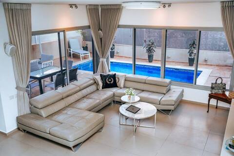 O&O Group - Lux Beachfront Villa W Elevator & Pool