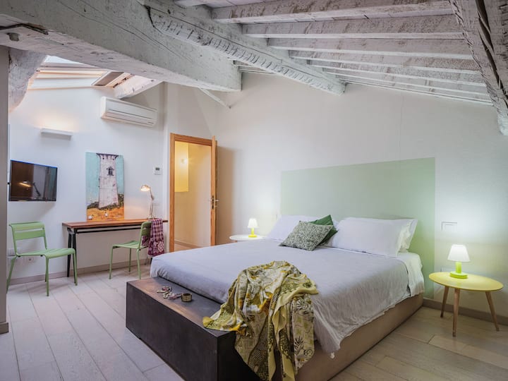 Ambra Attic With Lift And Ac In The Heart Of Lucca - Lucca
