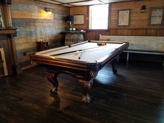 Jone’s Brook Cottage: BBQ-Pool-Table-Firepit-AC gallery image 3