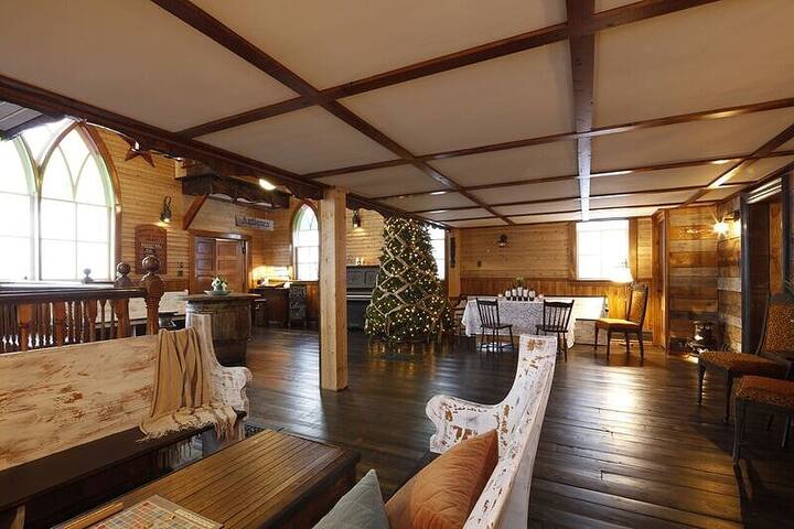 Jone’s Brook Cottage: BBQ-Pool-Table-Firepit-AC gallery image 5