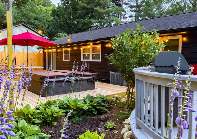 Luxury Mountain Retreat with Hot Tub and Fire Pit
