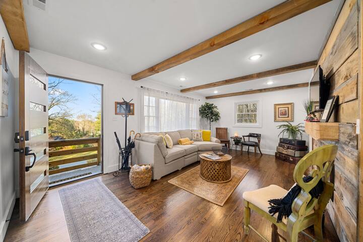 Luxury Mountain Retreat with Hot Tub and Fire Pit gallery image 4