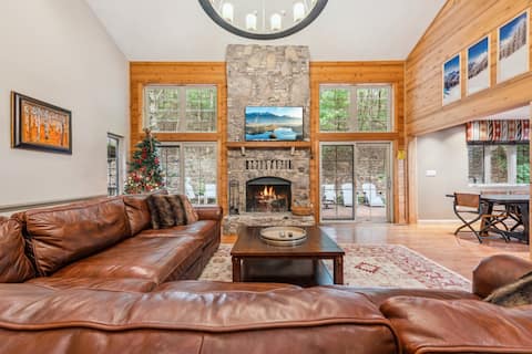 5BR Seven Springs Home on Resort, Hot Tub, Shuttle