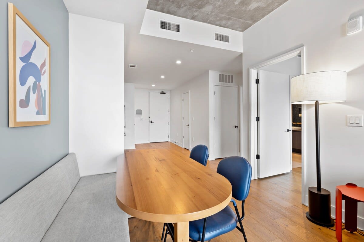 20th FL 1BR | Heated Pool | Gym | Bar