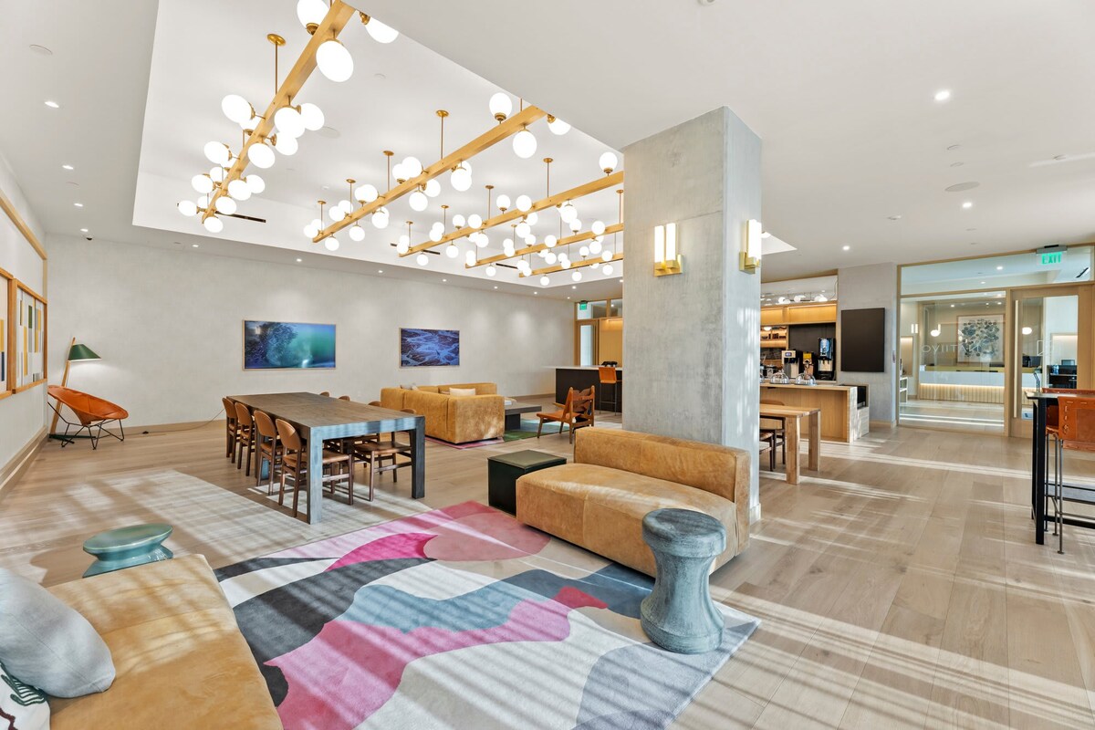 20th FL 1BR | Heated Pool | Gym | Bar