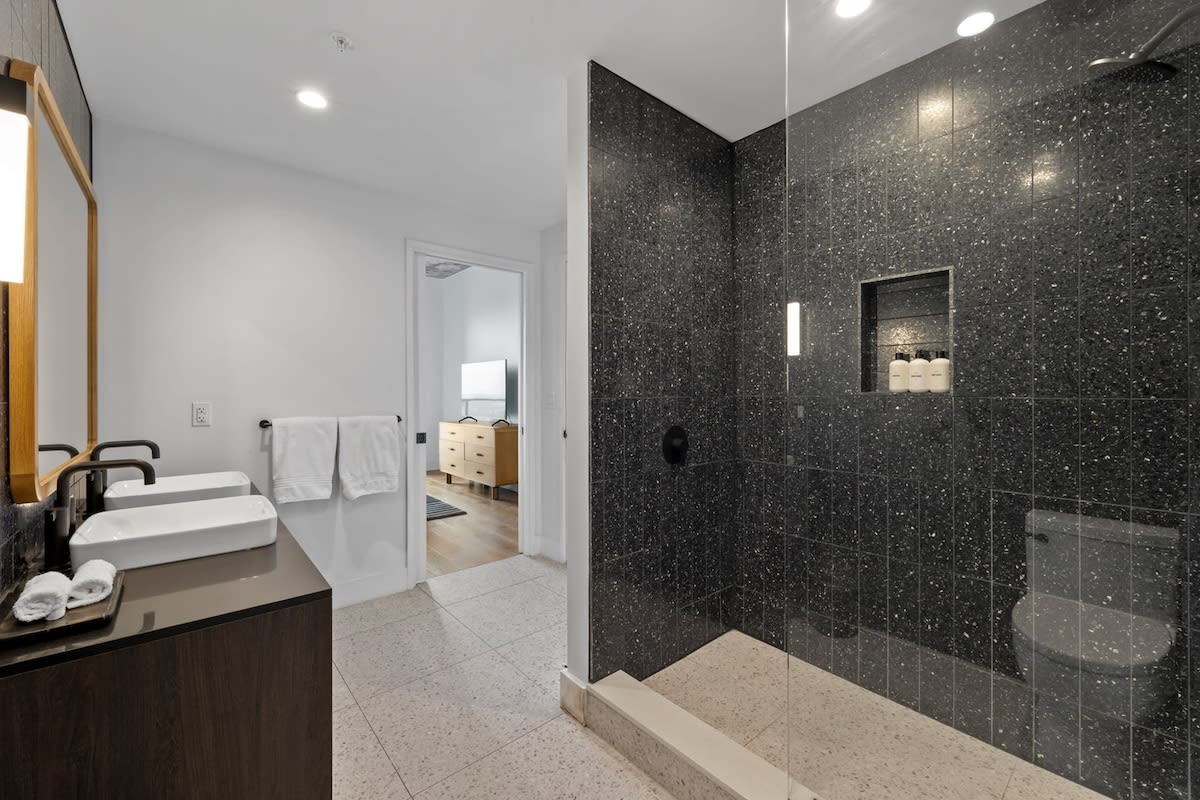 20th FL 1BR | Heated Pool | Gym | Bar
