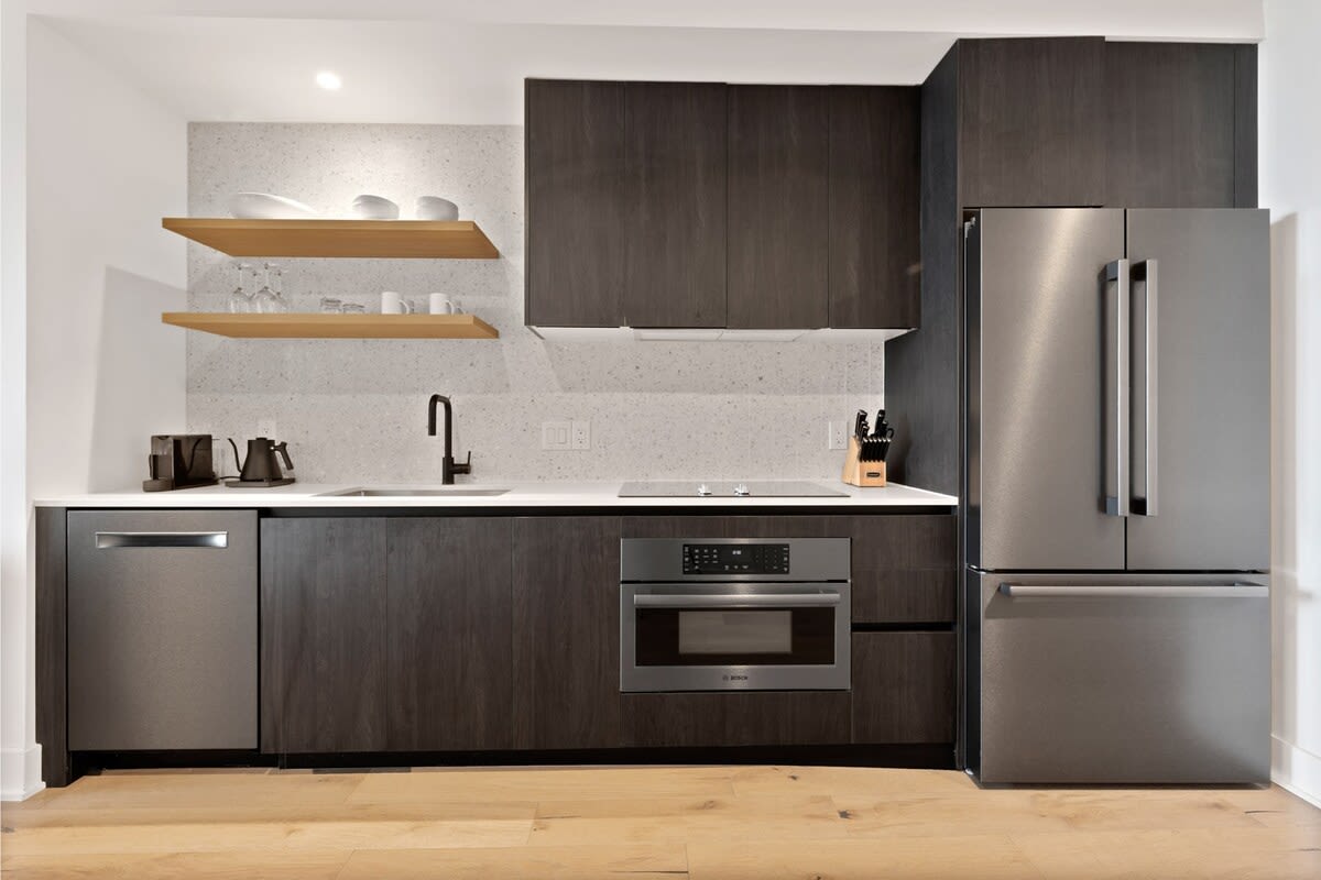 20th FL 1BR | Heated Pool | Gym | Bar