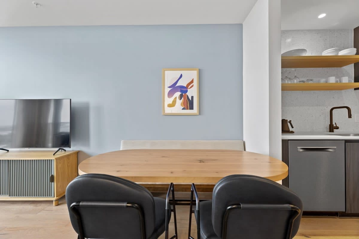 20th FL 1BR | Heated Pool | Gym | Bar