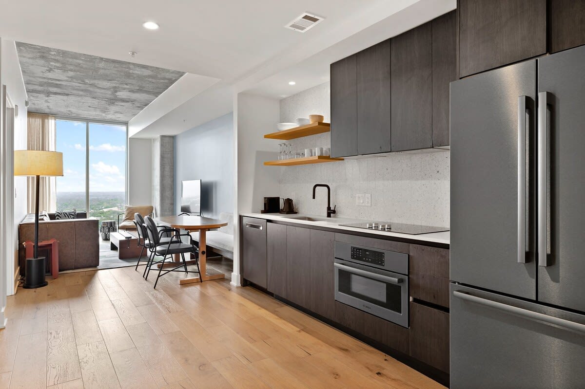 20th FL 1BR | Heated Pool | Gym | Bar