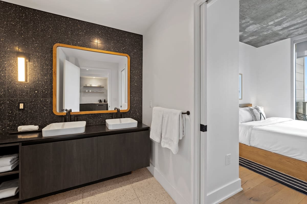 20th FL 1BR | Heated Pool | Gym | Bar