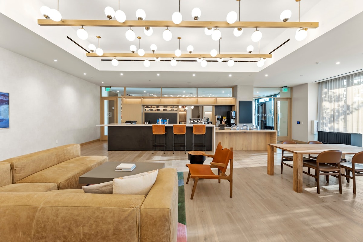 20th FL 1BR | Heated Pool | Gym | Bar