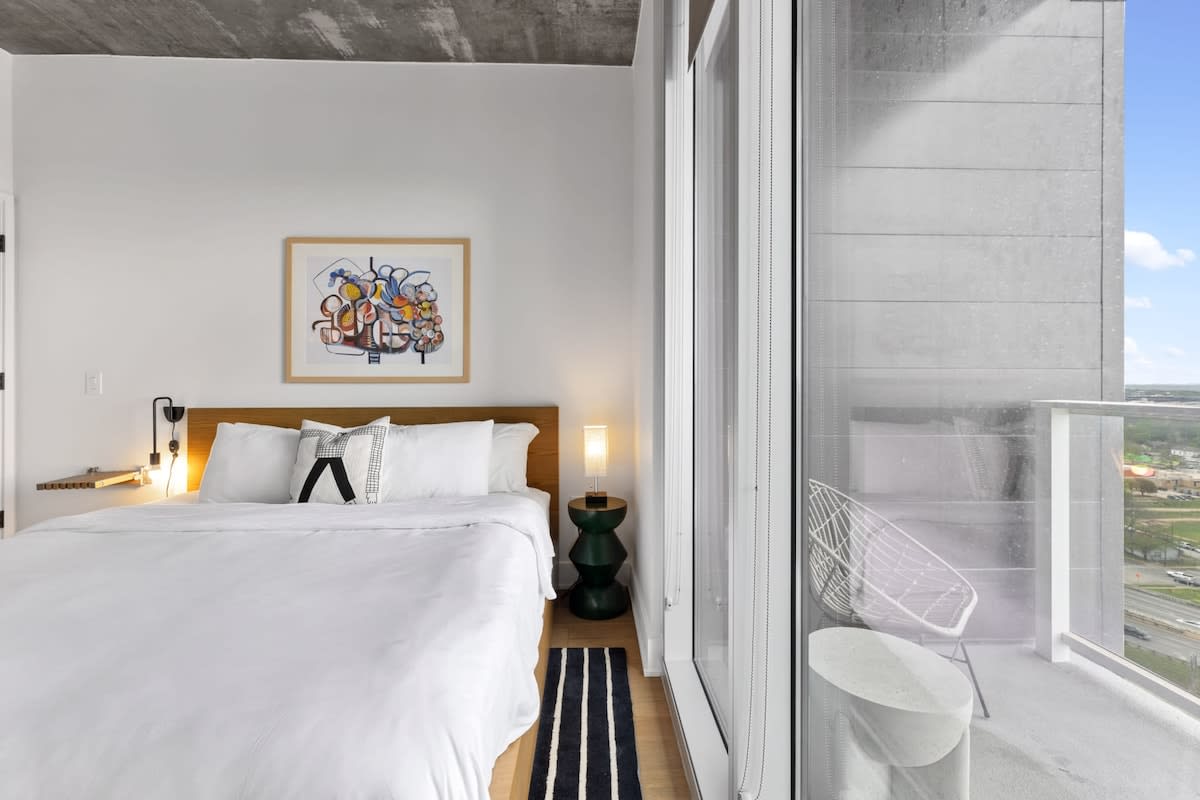 20th FL 1BR | Heated Pool | Gym | Bar