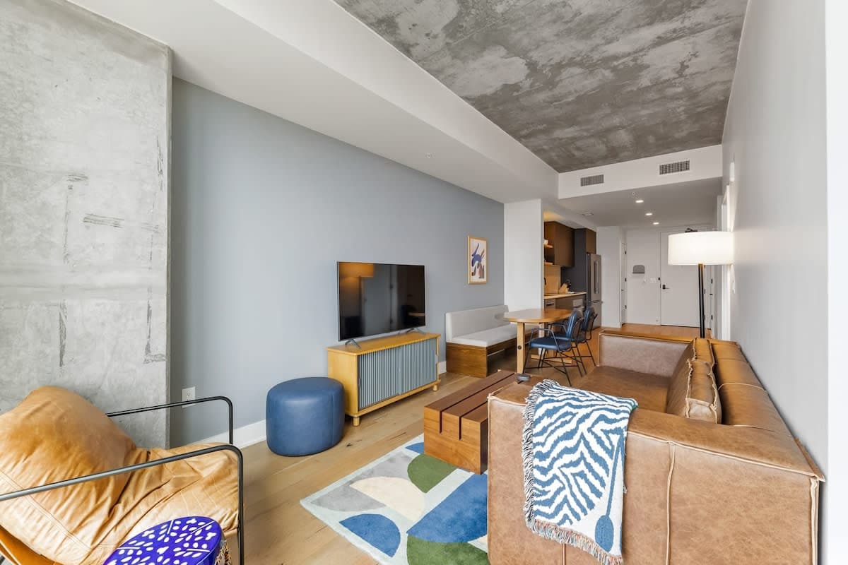 20th FL 1BR | Heated Pool | Gym | Bar