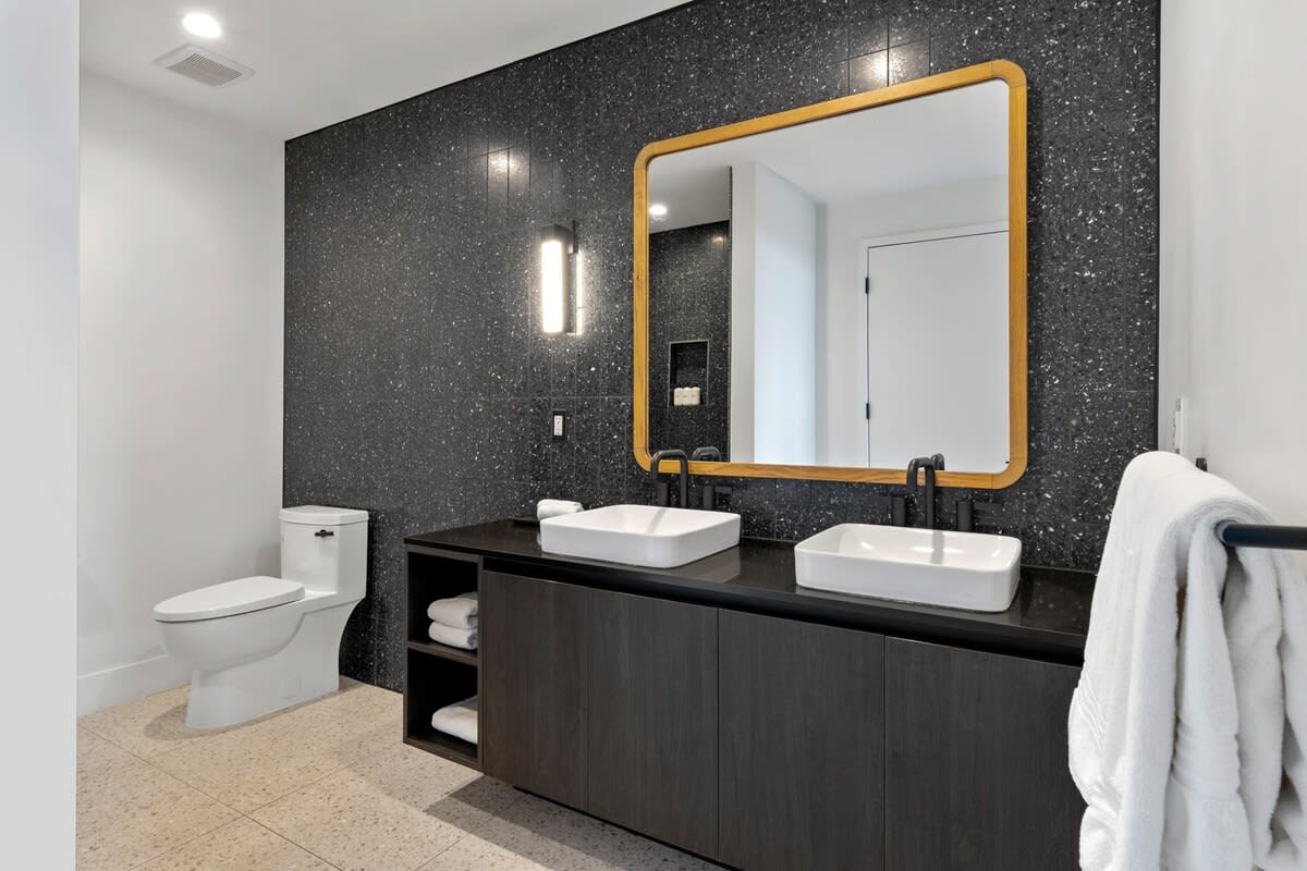 20th FL 1BR | Heated Pool | Gym | Bar