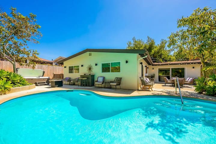 Private Pool Oasis-hot tub, yard, close to beach gallery image 2