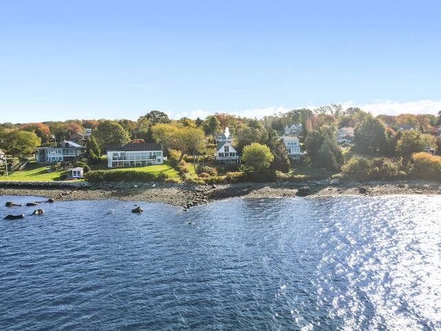 Waterfront A-frame Chalet with shore beach gallery image 3