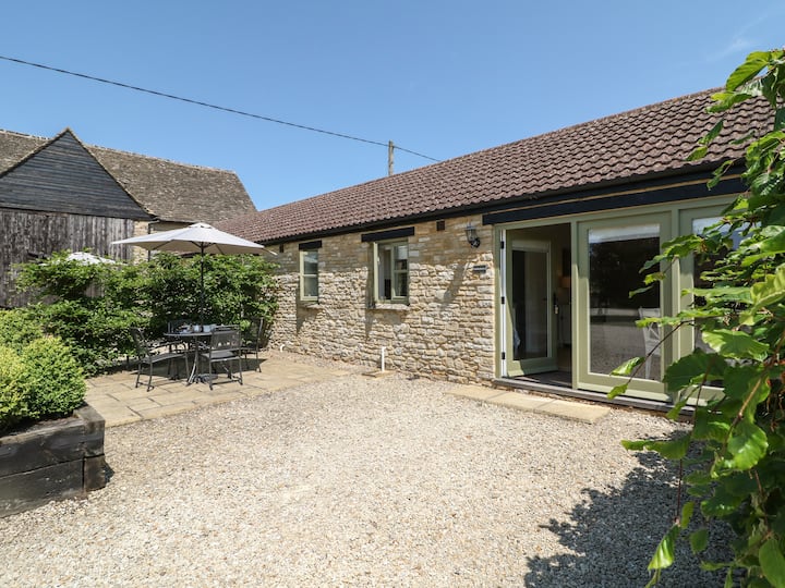Saddlebacks Barn - Witney