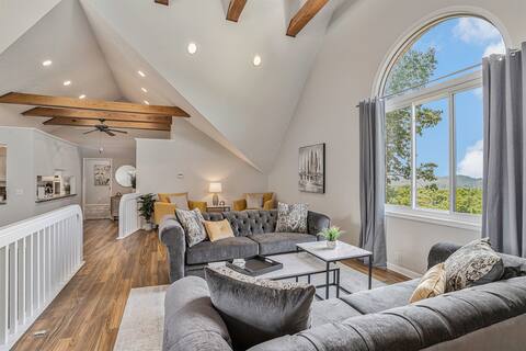 Family Retreat Sleeps 30 | Hot Tub | Ping Pong |