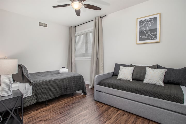 Unwind in our cozy queen bed with an additional twin day bed trundle, perfect for families or groups. Soft bedding and charming decor provide a comfortable and stylish atmosphere for a restful night's sleep.