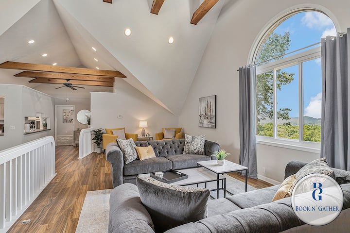 Sunset Retreat Sleeps 30 | Hot Tub | Ping Pong |