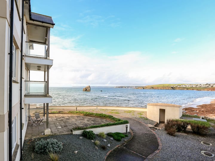 10 Thurlestone Rock - Hope Cove