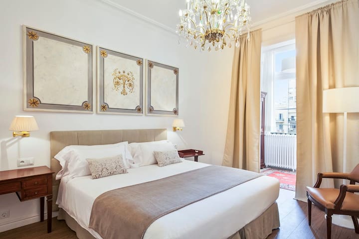 Casa Batlló | Paseo de Gracia – Luxury Historic 4B gallery image 5