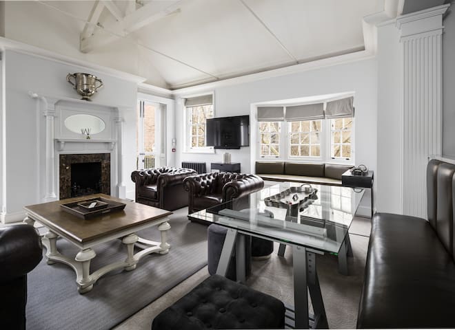 The Park Lane Penthouse gallery image 3