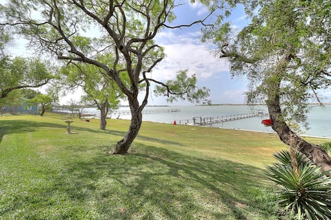 Waterfront Private pier Fantastic fishing