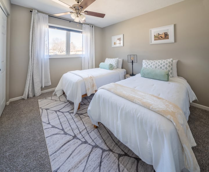 Dy krevate dopio të vendosur në katin kryesor.