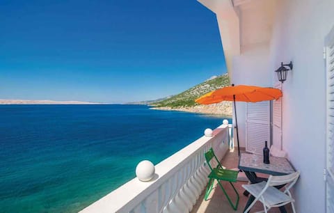 Popular Airbnb listing: Holiday apartment next to the sea in Općina Karlobag