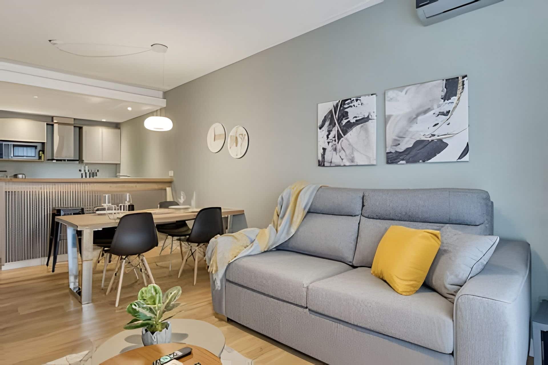 Two-bedroom apartment in Recoleta