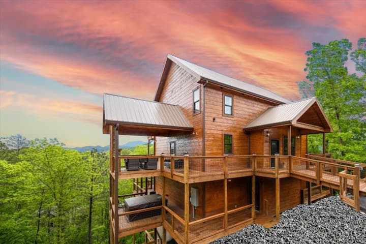 Spacious & Upscale W 7per Hottub Theater Sleeps 20 - Pigeon Forge, TN