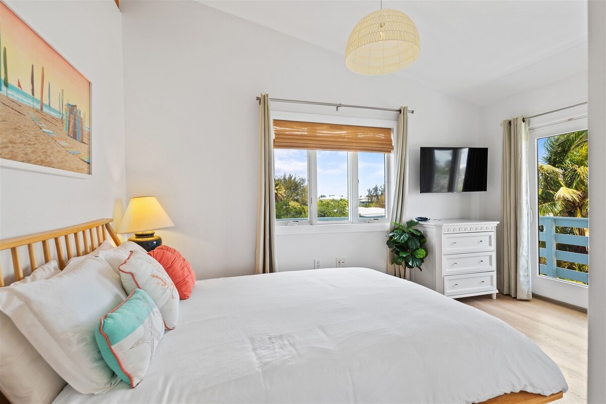 Starehe katika kitanda cha ukubwa wa malkia.