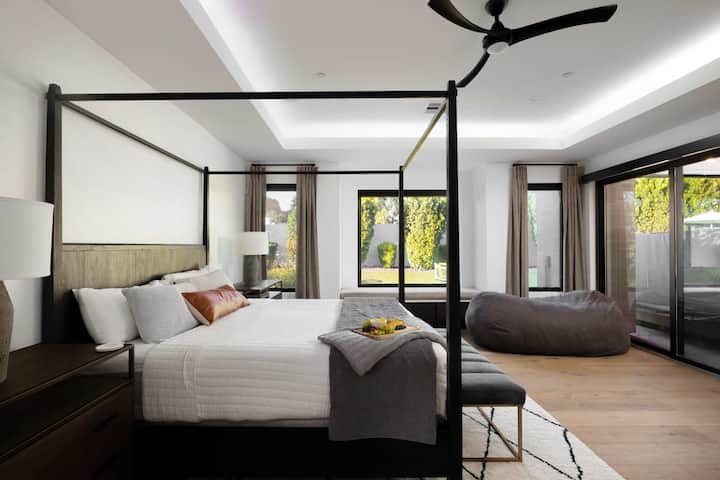 Dormitorio principal 1, cama tamaño king, baño principal privado 1