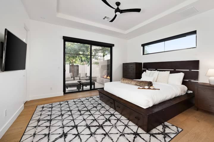 Dormitorio 2, cama tamaño king, baño privado 2.